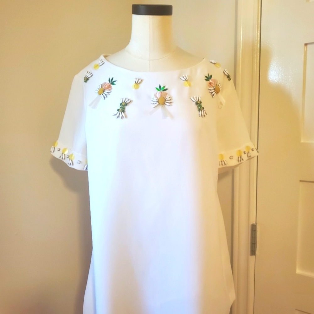 White short sleeves flowy top with pineapple embellishments